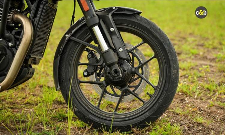 Triumph Thruxton 400 Front Tyre Triumph Thruxton 400 Front Tyre