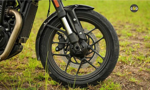 Triumph Thruxton 400 Front Tyre Triumph Thruxton 400 Front Tyre