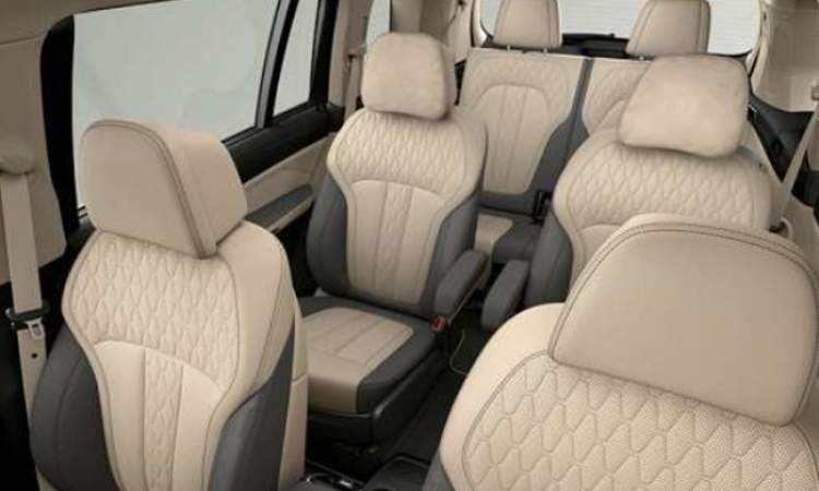 6 seats. (Available only on M Sport) 6 seats. (Available only on M Sport)