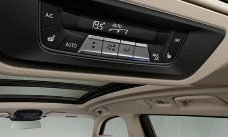 Automatic air conditioning with 5-zone control Automatic air conditioning with 5-zone control