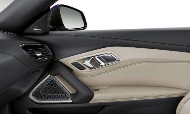 Harman Kardon Surround Sound System (Optional) Harman Kardon Surround Sound System (Optional)