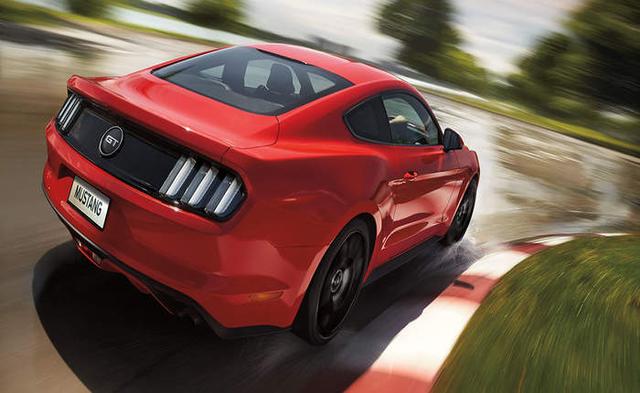 Ford Mustang Rear 3 4th View