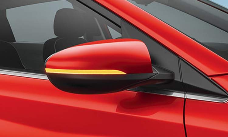 Hyundai_elite_i20_turn_indicators_on_outside_mirrors Hyundai_elite_i20_turn_indicators_on_outside_mirrors