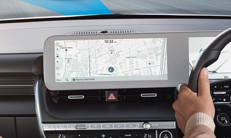 31.19 cm (12.3") Touchscreen infotainment with navigation 31.19 cm (12.3") Touchscreen infotainment with navigation
