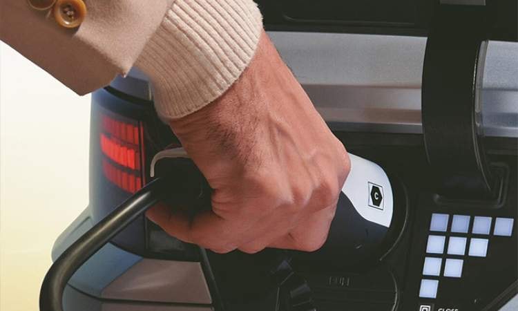 Home charging (11 kW AC wallbox charger) Home charging (11 kW AC wallbox charger)