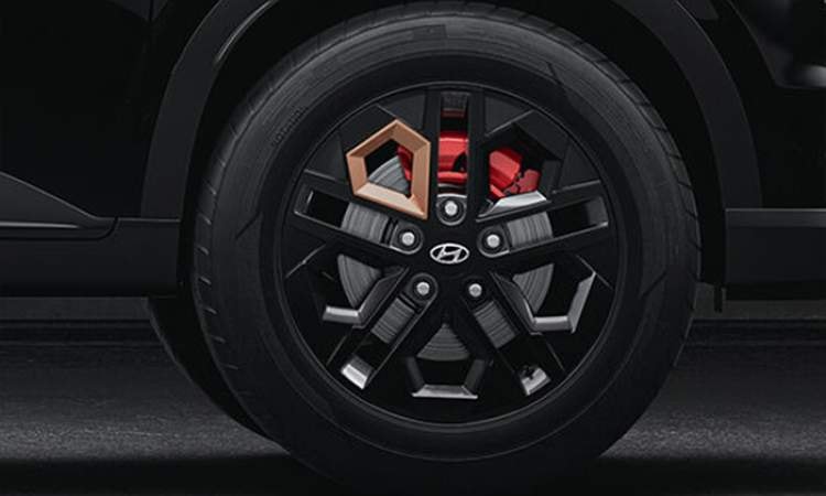 Black painted alloy wheels with red front brake calipers Black painted alloy wheels with red front brake calipers