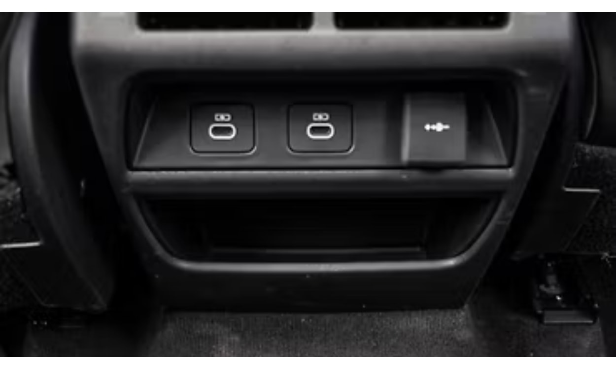 Discovery Sport Interior Second Row Charging Point Discovery Sport Interior Second Row Charging Point images