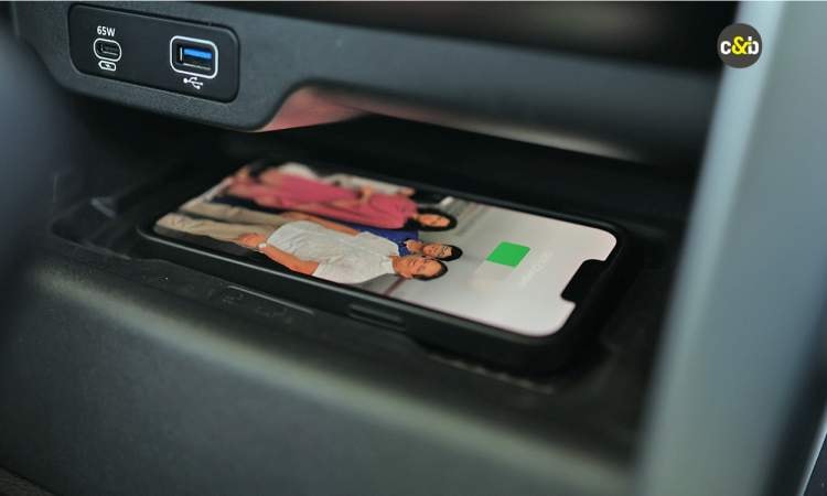 Mahindra Thar Roxx Wireless Charger Mahindra Thar Roxx Wireless Charger images