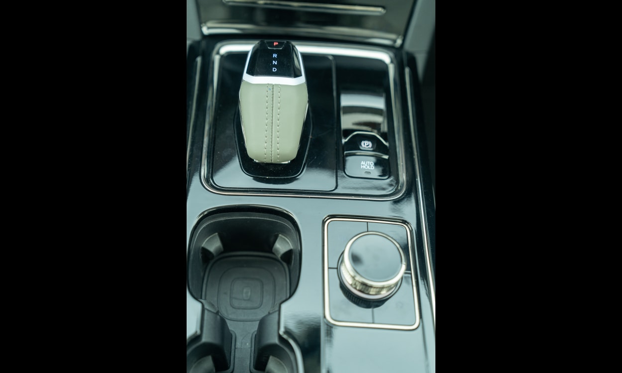 Mahindra Xev 9e Cupholders Mahindra Xev 9e Cupholders