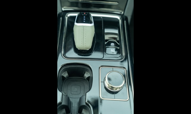 Mahindra Xev 9e Cupholders Mahindra Xev 9e Cupholders