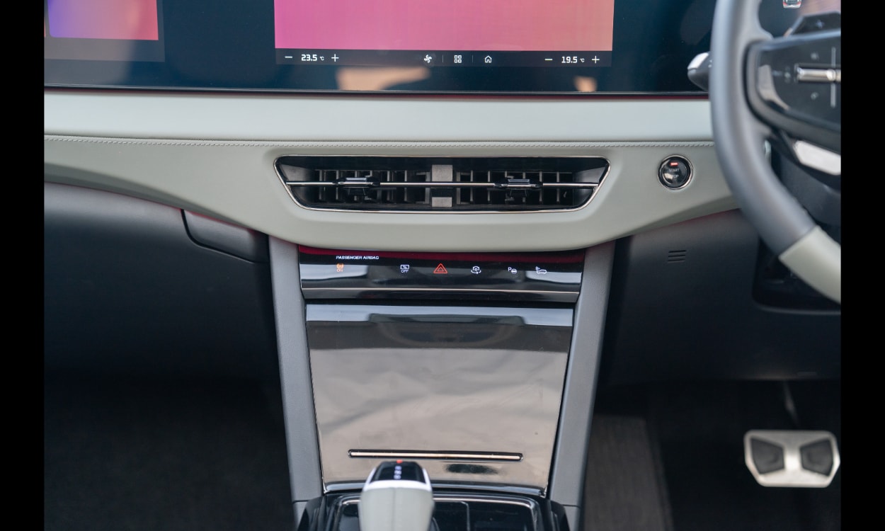Mahindra Xev 9e Display Features Mahindra Xev 9e Display Features