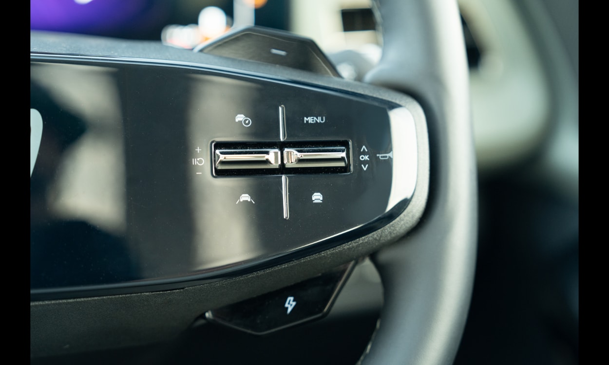 Mahindra Xev 9e Steering Mahindra Xev 9e Steering