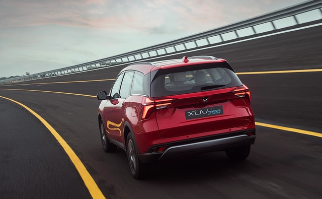 Mahindra Xuv 700 Track Rearview Mahindra Xuv 700 Track Rearview