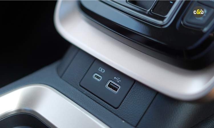 Maruti Suzuki Invicto Charging Point Maruti Suzuki Invicto Charging Point