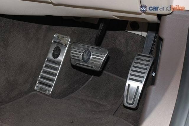 Maserati Quattroporte Pedal Controls