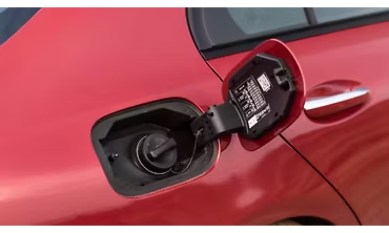 Mercedes Amg C43 Exterior Open Fuel Lid Mercedes Amg C43 Exterior Open Fuel Lid images