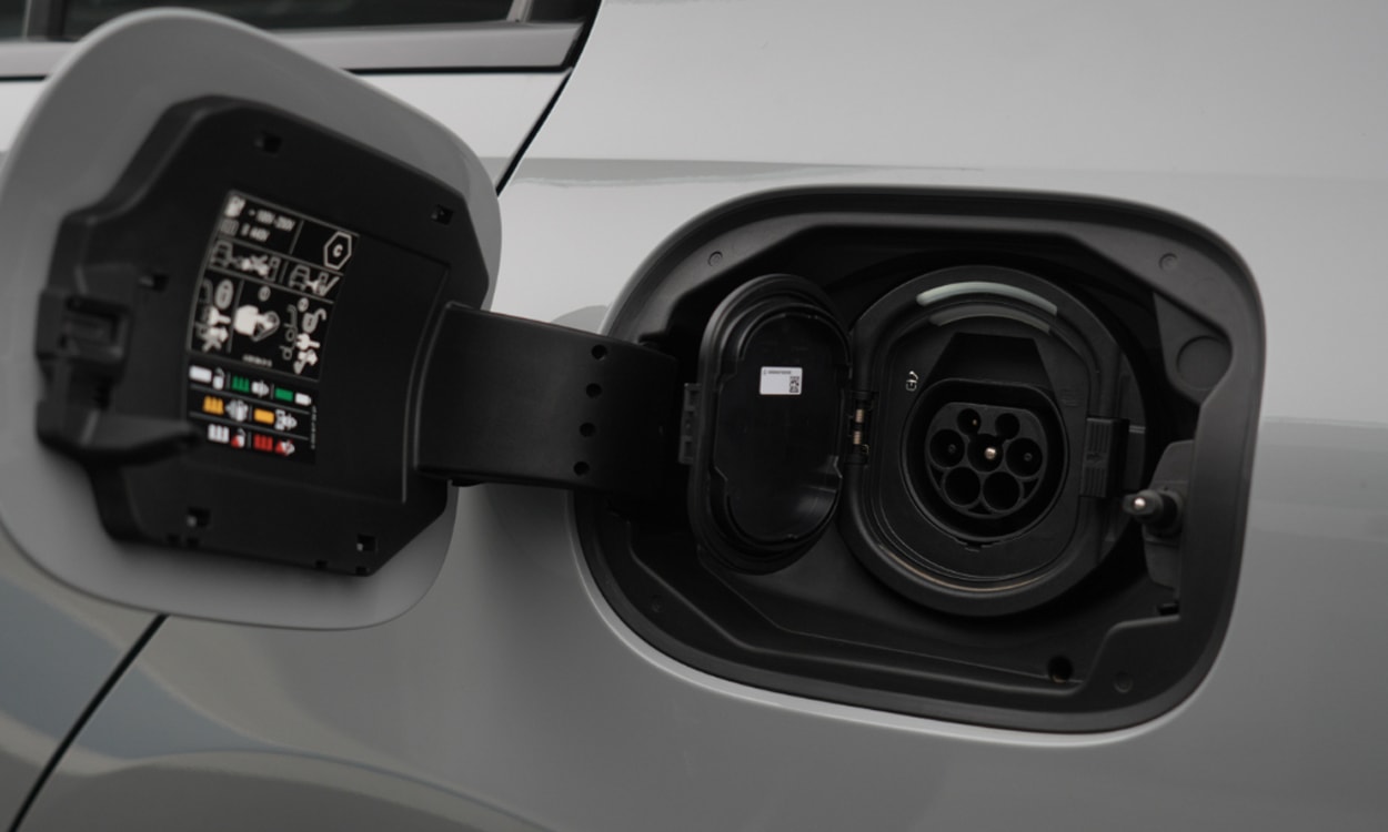 Mercedes Amg C 63 Charging Point Mercedes Amg C 63 Charging Point