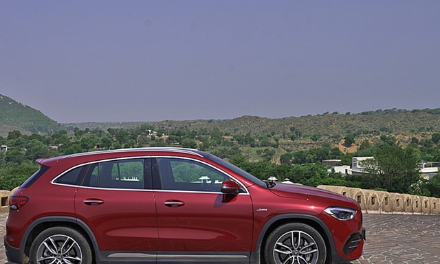 Mercedes Amg Gla 35 Sideview Mercedes Amg Gla 35 Sideview