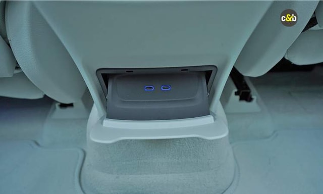 Mercedes Benz Eqe Rear Chatrger Mercedes Benz Eqe Rear Chatrger