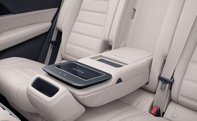 Mercedes Benz Wireless Phone Charging In Back