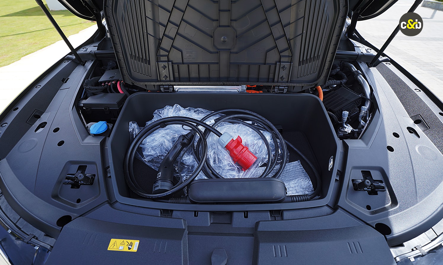 Audi Q8 Etron Space For Charger Audi Q8 Etron Space For Charger