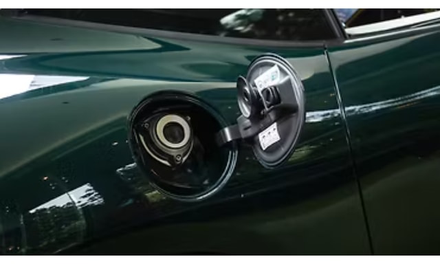 Roma Exterior Open Fuel Lid Roma Exterior Open Fuel Lid