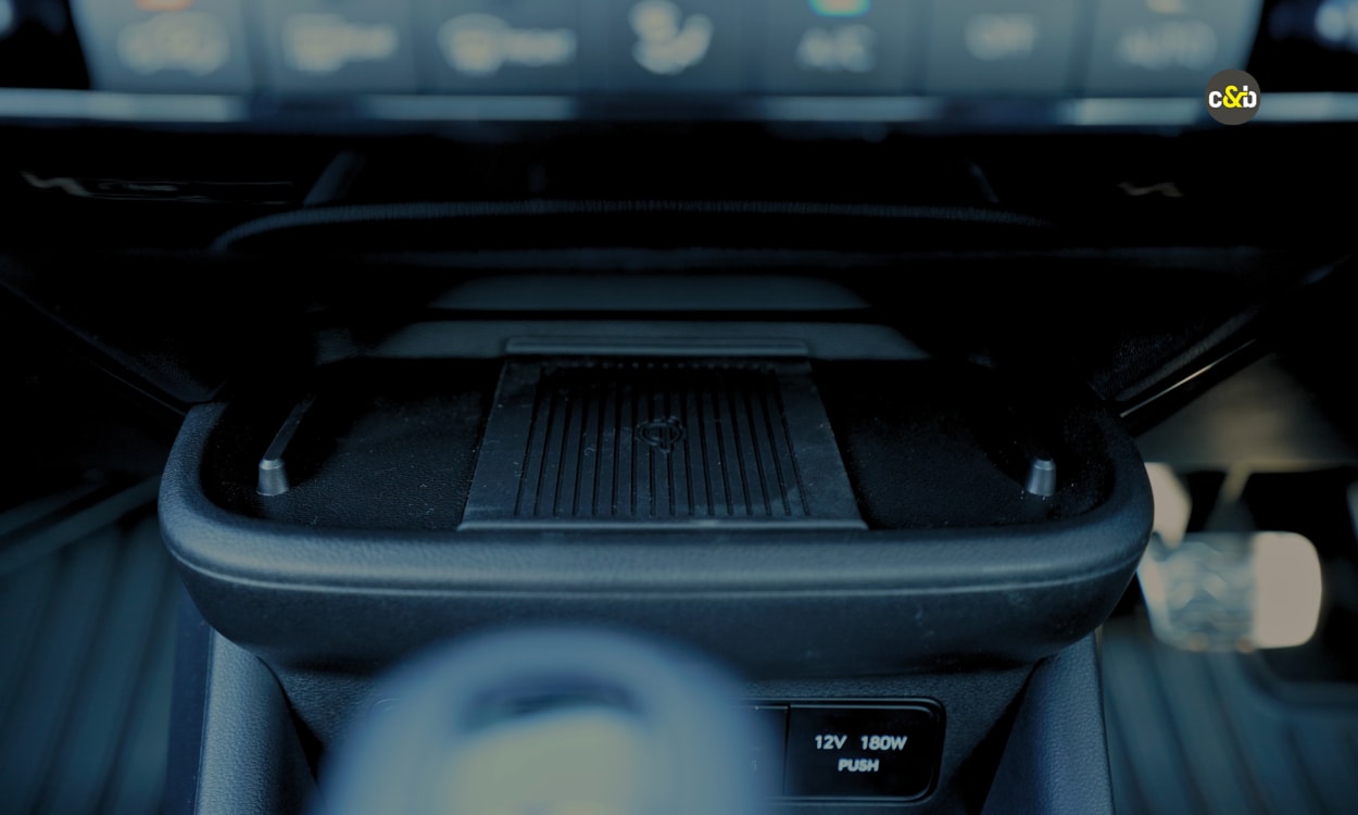 2025 Hyundai Venue N Line Interior Charging Point 2025 Hyundai Venue N Line Interior Charging Point images