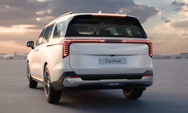 Kia Carnival Rearview Kia Carnival Rearview