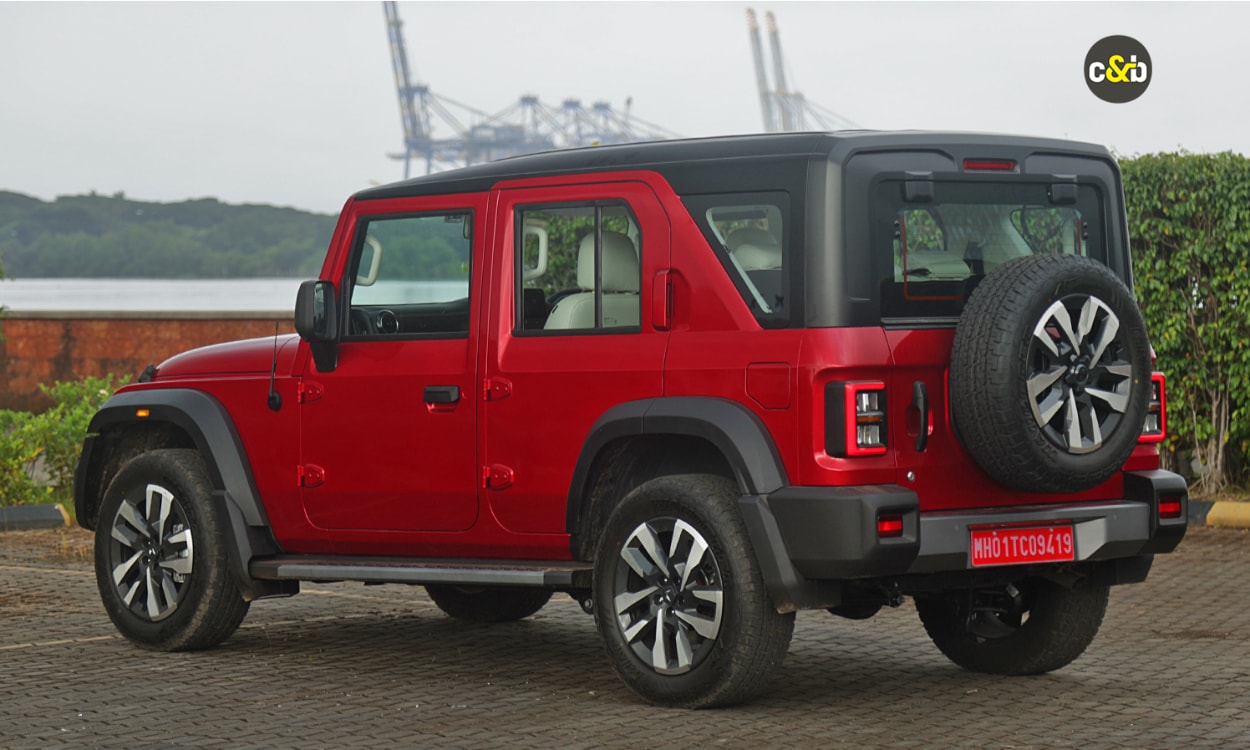 Mahindra Thar Roxx Sideview Mahindra Thar Roxx Sideview