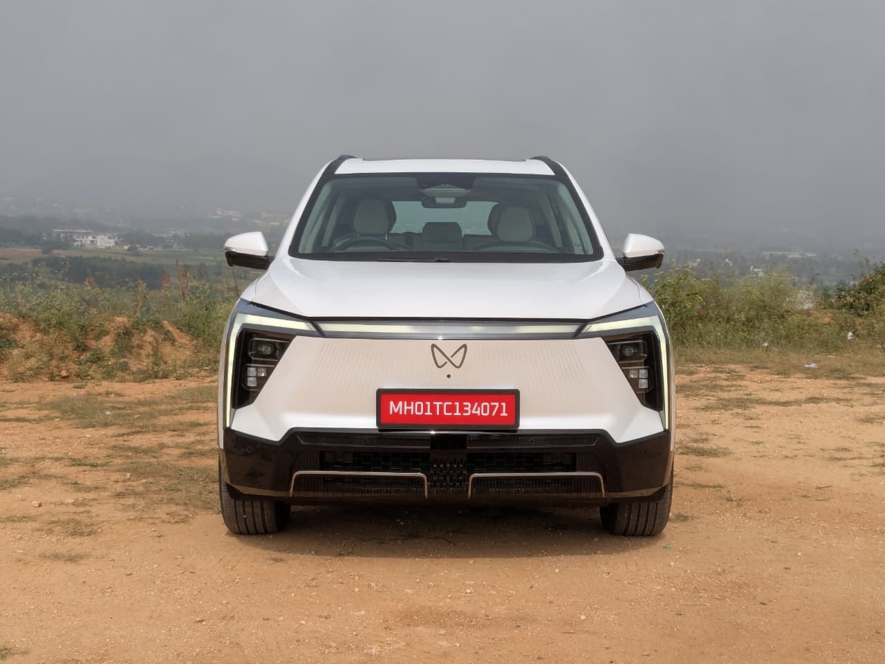 Mahindra Xev 9s Front View Mahindra Xev 9s Front View