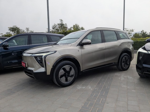 Mahindra Xev 9s Sideview Mahindra Xev 9s Sideview