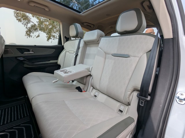 Mahindra Xev 9s Rear Armrest With Cupholder Mahindra Xev 9s Rear Armrest With Cupholder