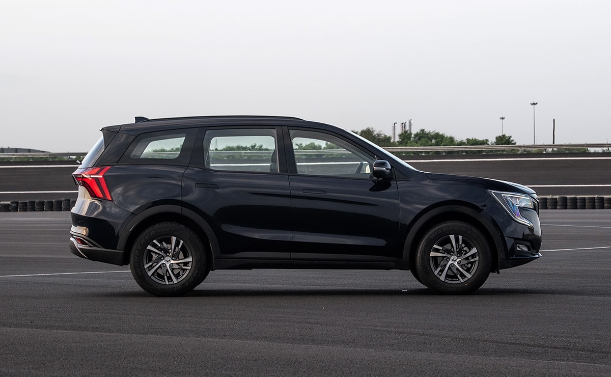 Mahindra Xuv 700 Sideview Mahindra Xuv 700 Sideview