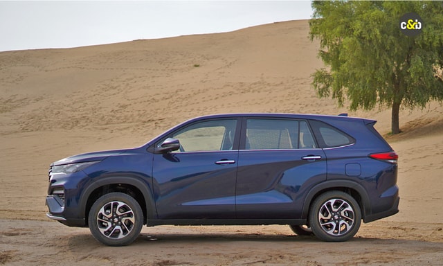 Maruti Suzuki Invicto Sideview Maruti Suzuki Invicto Sideview