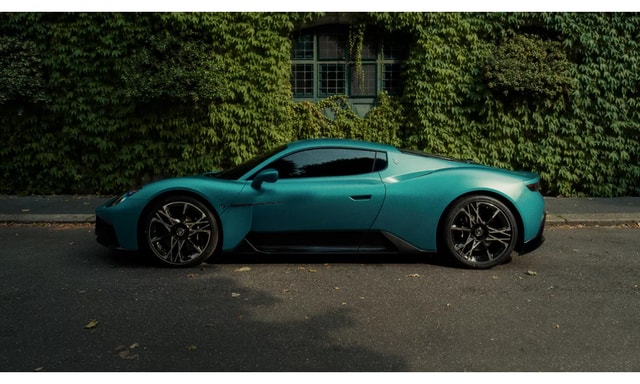 Mcpura Right Side View Green Background Desktop Mcpura Right Side View Green Background Desktop