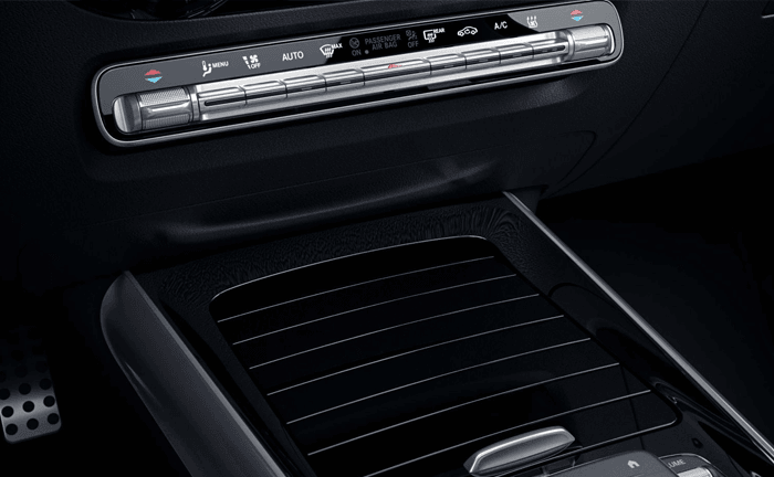 Mercedes Amg Gla 35 Stowage Compartment In Centre Console Retractable Cover Mercedes Amg Gla 35 Stowage Compartment In Centre Console Retractable Cover