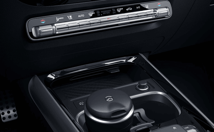 Mercedes Amg Gla 35 Stowage Compartment In Centre Console, Retractable Cover With Double Cup Holder And Wireless Charging Mercedes Amg Gla 35 Stowage Compartment In Centre Console, Retractable Cover With Double Cup Holder And Wireless Charging