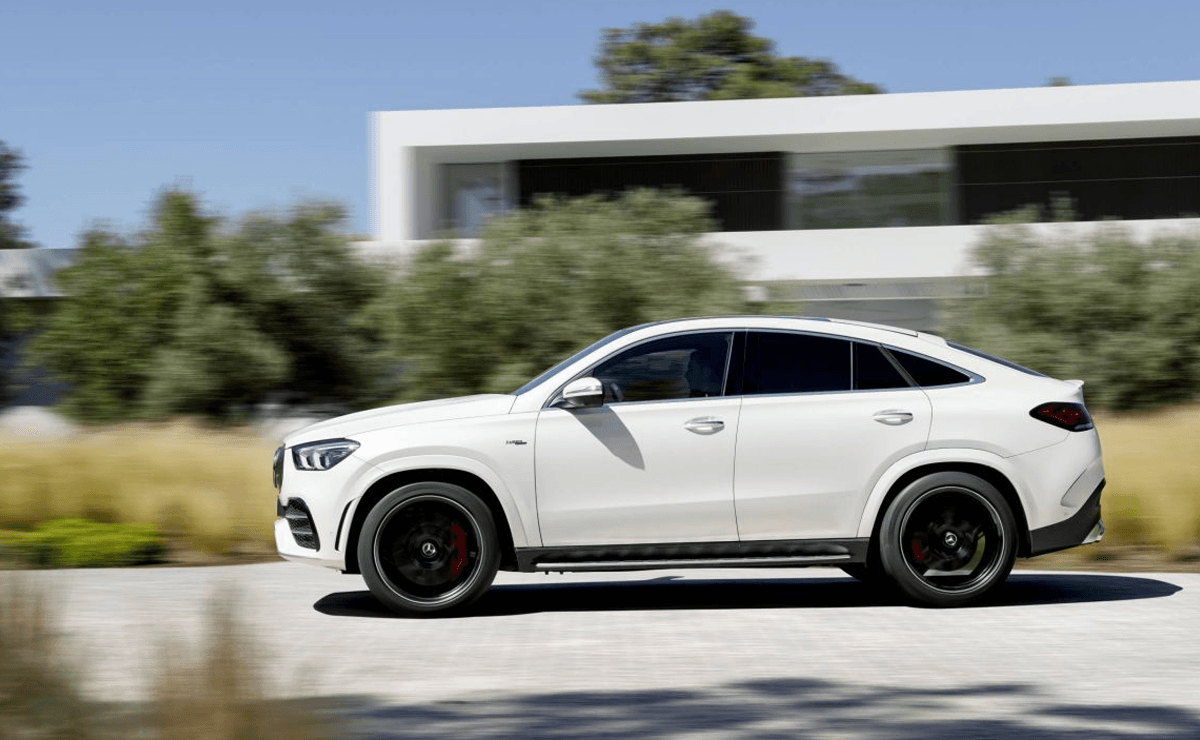 Mercedes Amg Carsgle Coupe 53 Running View Mercedes Amg Carsgle Coupe 53 Running View