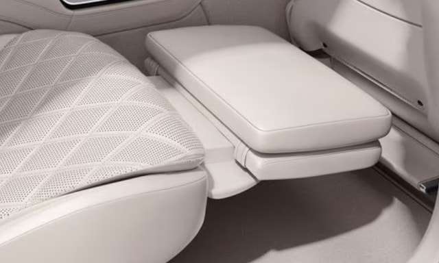 Mercedes Amg S Class Calf Massage In The Rear Mercedes Amg S Class Calf Massage In The Rear