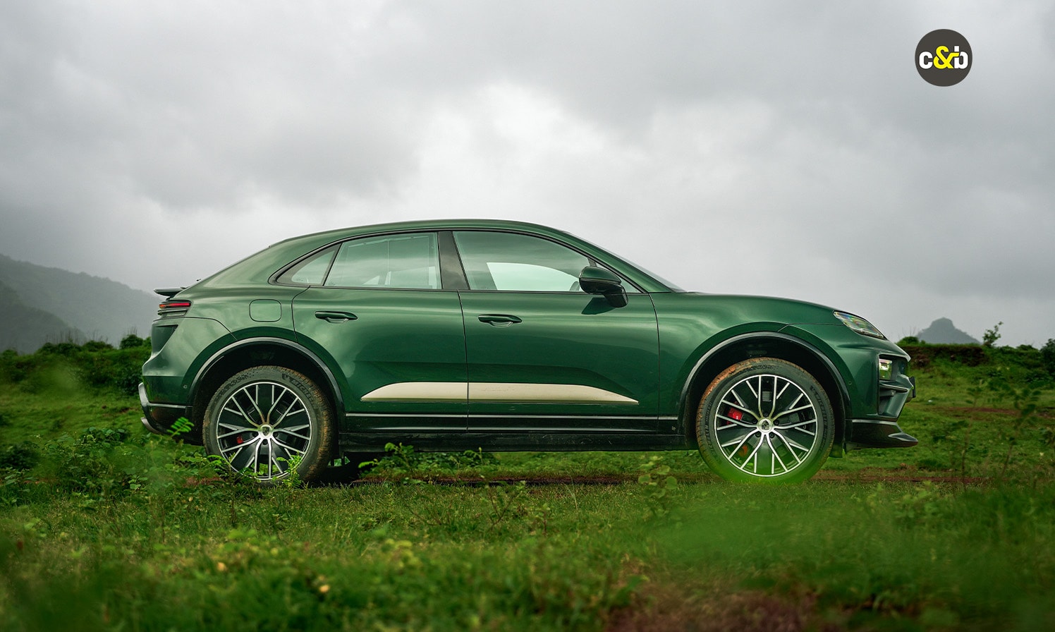 Porsche Macan Turbo Ev Sideview Porsche Macan Turbo Ev Sideview