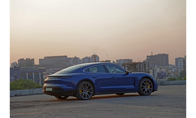 Porsche Taycan Tursimo Sideview Porsche Taycan Tursimo Sideview