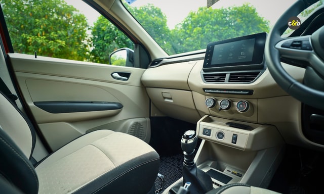 2025 Renault Triber Console 2025 Renault Triber Console