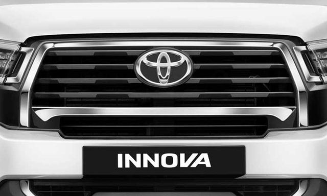 Innova Crysta Imposing Chrome Surround Piano Black Grille Innova Crysta Imposing Chrome Surround Piano Black Grille