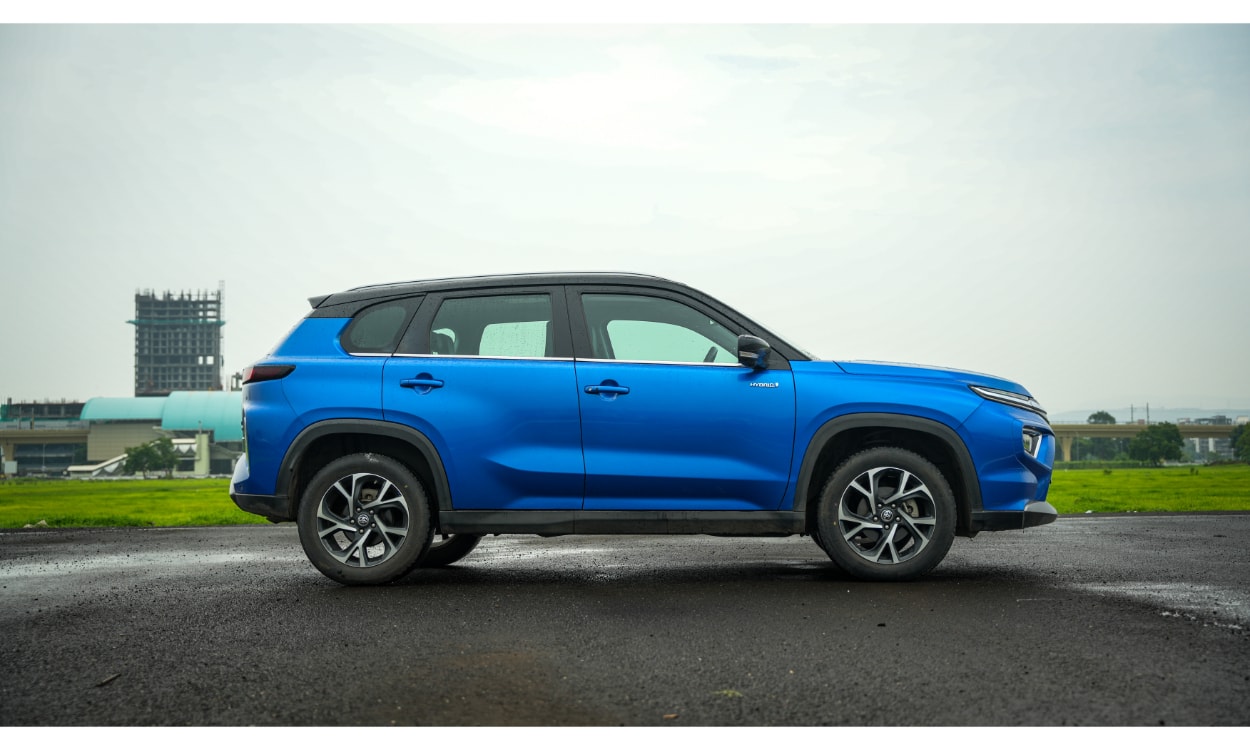 Toyata Urban Cruiser Hyryder Sideview Toyata Urban Cruiser Hyryder Sideview