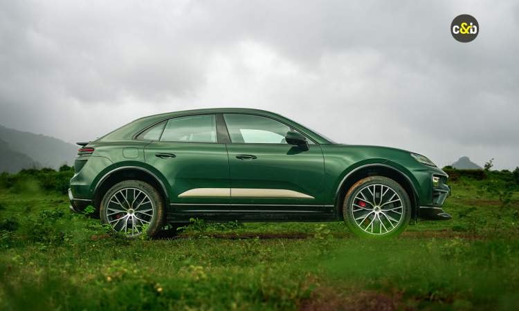 Porsche Macan Turbo Ev Sideview Porsche Macan Turbo Ev Sideview