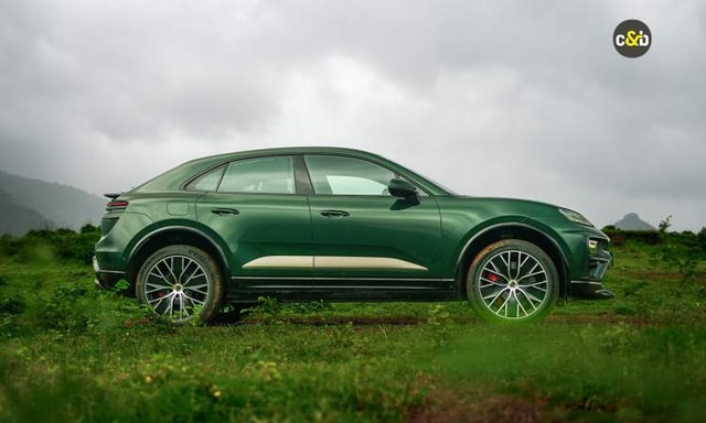 Porsche Macan Turbo Ev Sideview Porsche Macan Turbo Ev Sideview