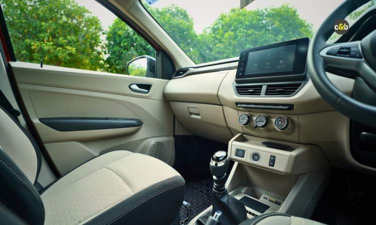 2025 Renault Triber Console 2025 Renault Triber Console images