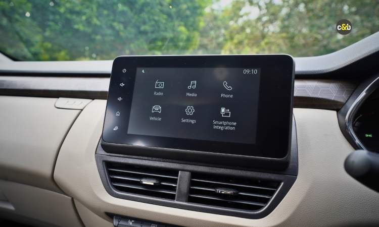 2025 Renault Triber Display 2025 Renault Triber Display images