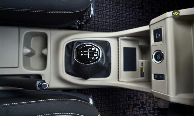 2025 Renault Triber Gear 2025 Renault Triber Gear images