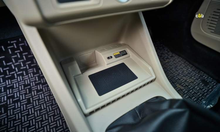 2025 Renault Triber Wireless Charger 2025 Renault Triber Wireless Charger images